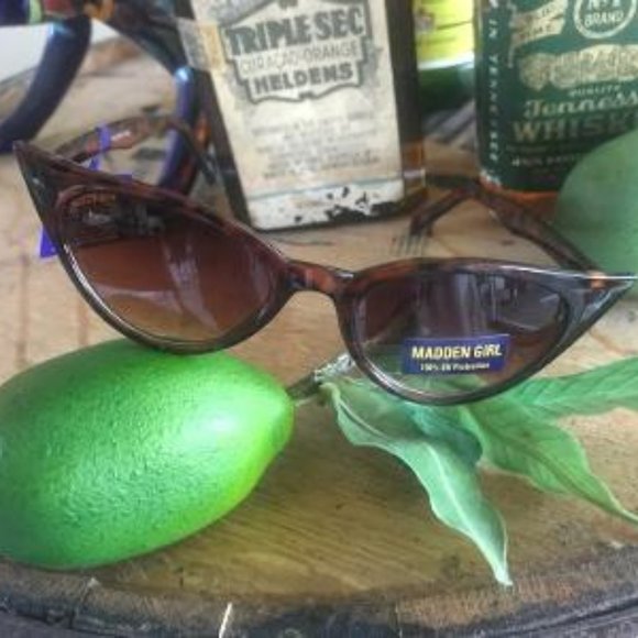MADDEN GIRL Leopard Tortoise Cat Eye Sunglasses - Picture 1 of 5